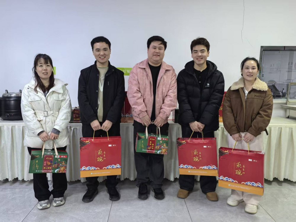 陕煤建设矿建三公司开展春节送温暖系列活动