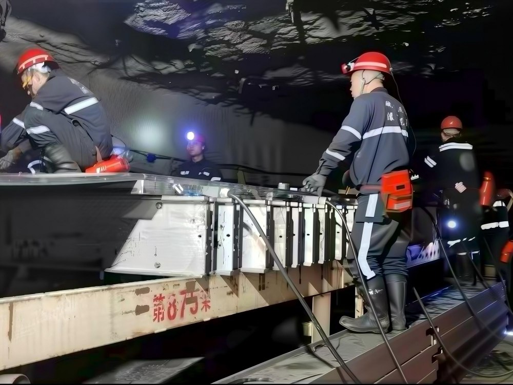 陕煤建设机电安装公司神府项目部24小时高效完成胶带机紧急检修任务