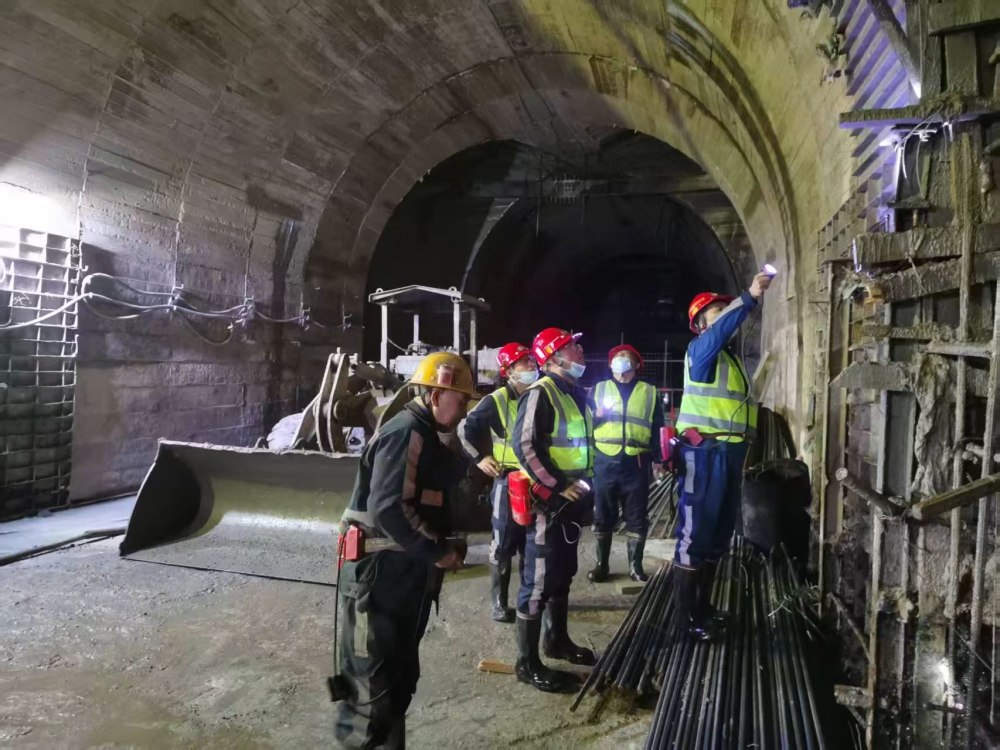 陕煤建设煤矿运营服务分公司:以案为鉴强警示 自查自纠筑防线