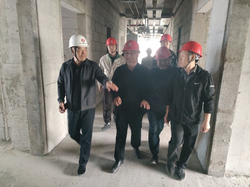 陕煤建设汉中分公司承建的蓝山重工产研基地项目(二期工程)综合楼主体结构顺利通过验收