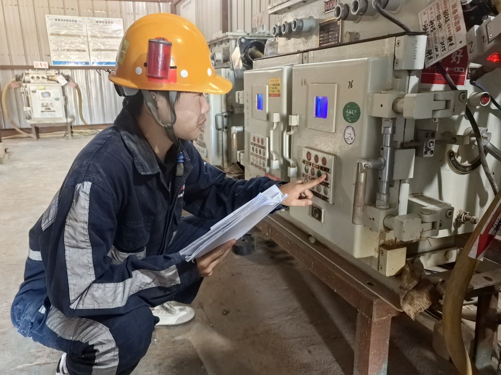 陕煤建设矿建三公司以考促学强本领  师带徒赋能人才成长
